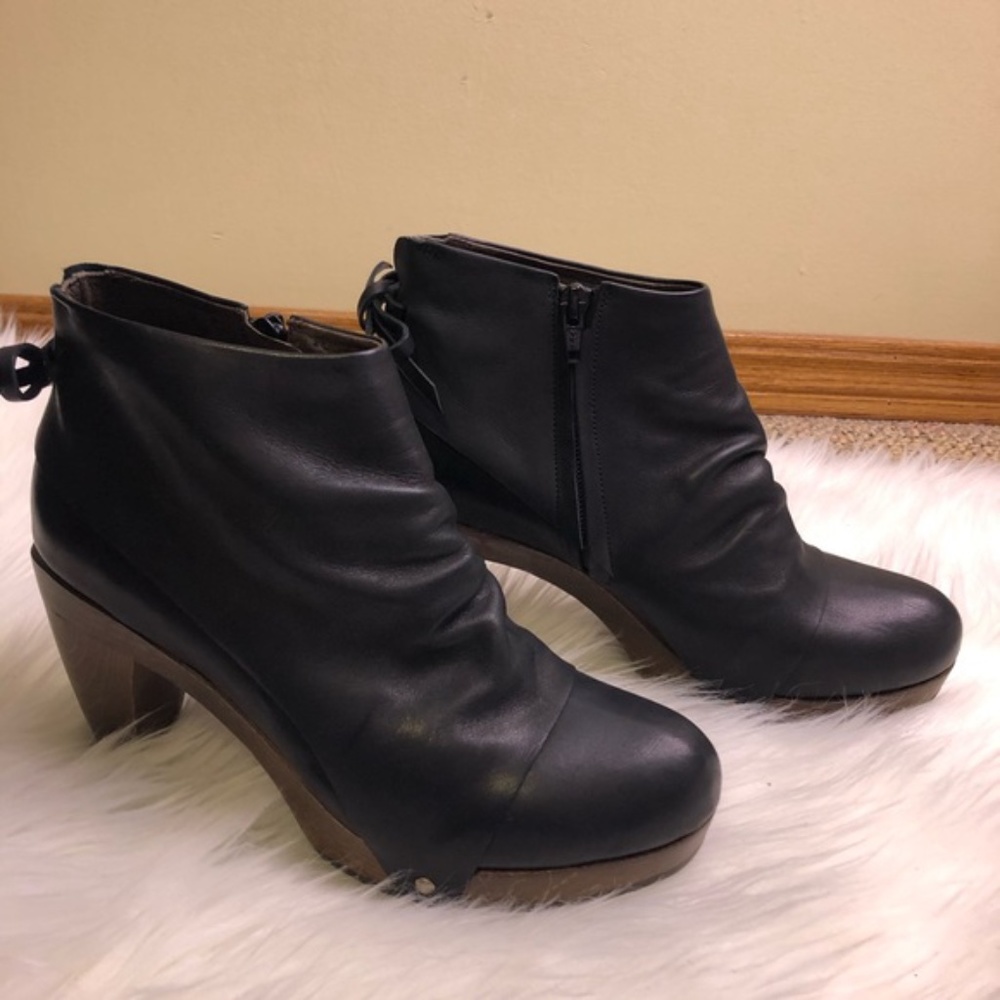 Coclico Ndakinna Black leather clog booties 7.5/38